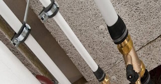Замена труб водоснабжения в квартире: цена от 2073 руб. - СантехДомСнн